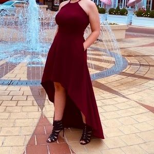 Beautiful maroon dress great for homecoming and prom. Comes with pockets.